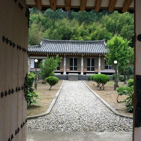 Hotel Goseong Choi Pilgan'S Old House Exteriér fotografie